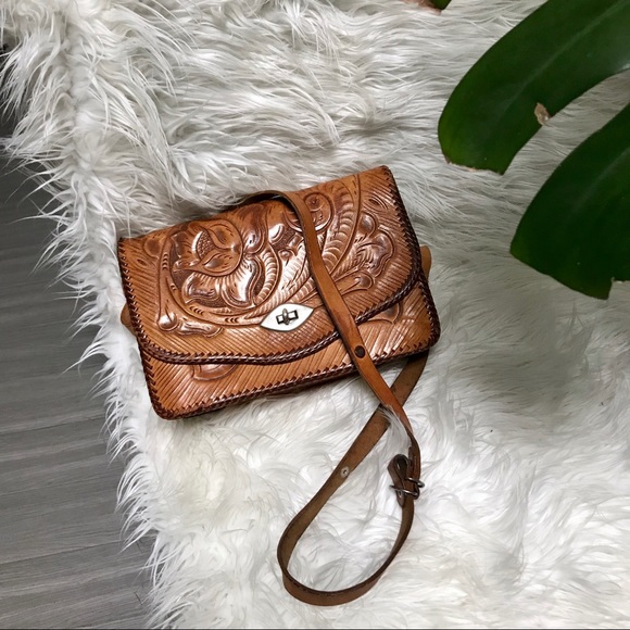 Vintage Handbags - Vtg tooled leather Crossbody
